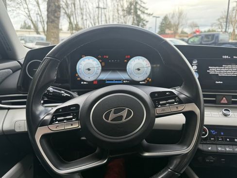 Used 2024 Hyundai Elantra Limited image 26