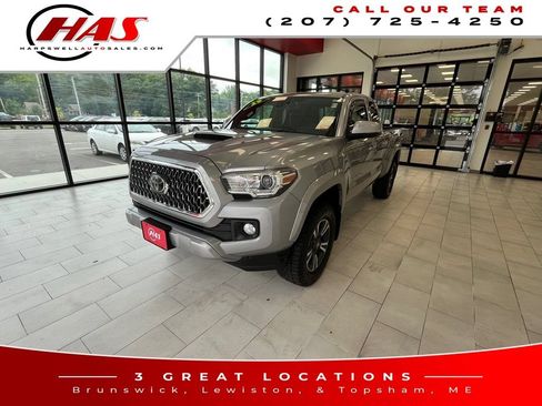 Used 2019 Toyota Tacoma TRD Sport AWD/4WD image 2