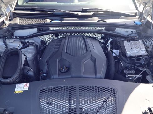 Used 2023 Porsche Macan AWD/4WD image 26