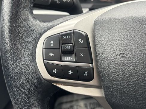 Used 2022 Ford Explorer XLT w/ Equipment Group 202A image 18