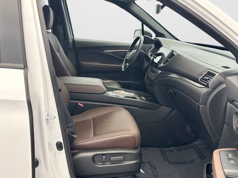 Used 2025 Honda Passport EX-L image 17