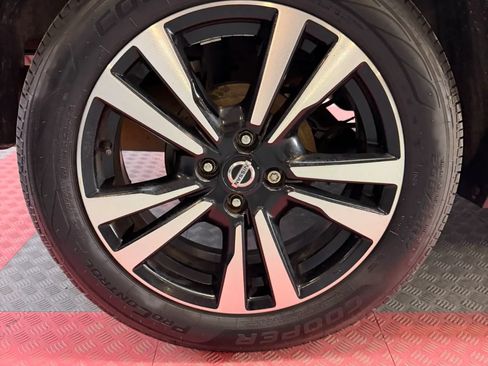 Used 2019 Nissan Kicks SR w/ Exterior Electronics Package FWD image 42