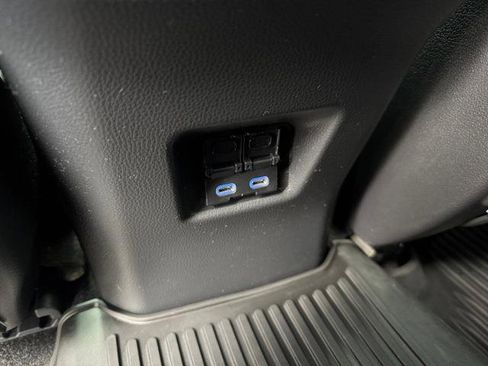 Used 2022 Toyota RAV4 SE image 18