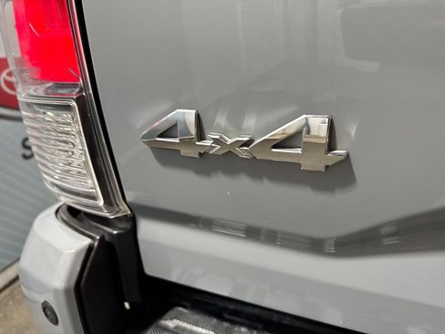 Used 2020 Toyota Tacoma Limited AWD/4WD image 28