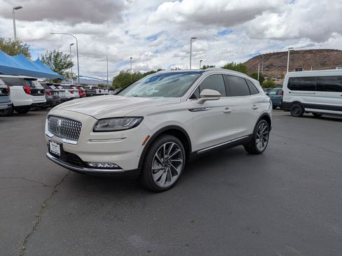 Used 2022 Lincoln Nautilus Reserve w/ Equipment Group 202A AWD/4WD image 8
