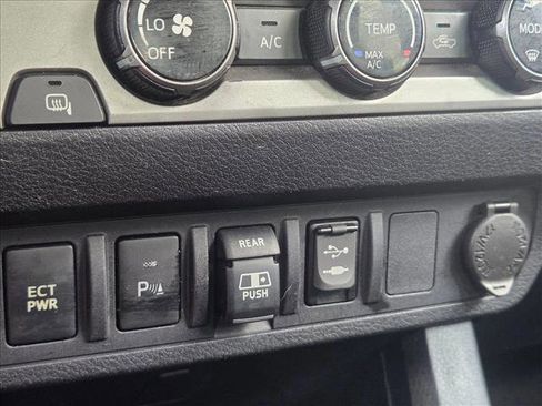 Used 2018 Toyota Tacoma SR5 image 19