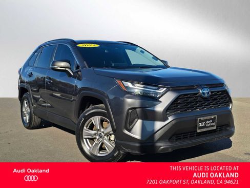 Used 2022 Toyota RAV4 XLE image 1
