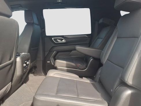 Used 2024 Chevrolet Suburban Z71 w/ Luxury Package AWD/4WD image 9