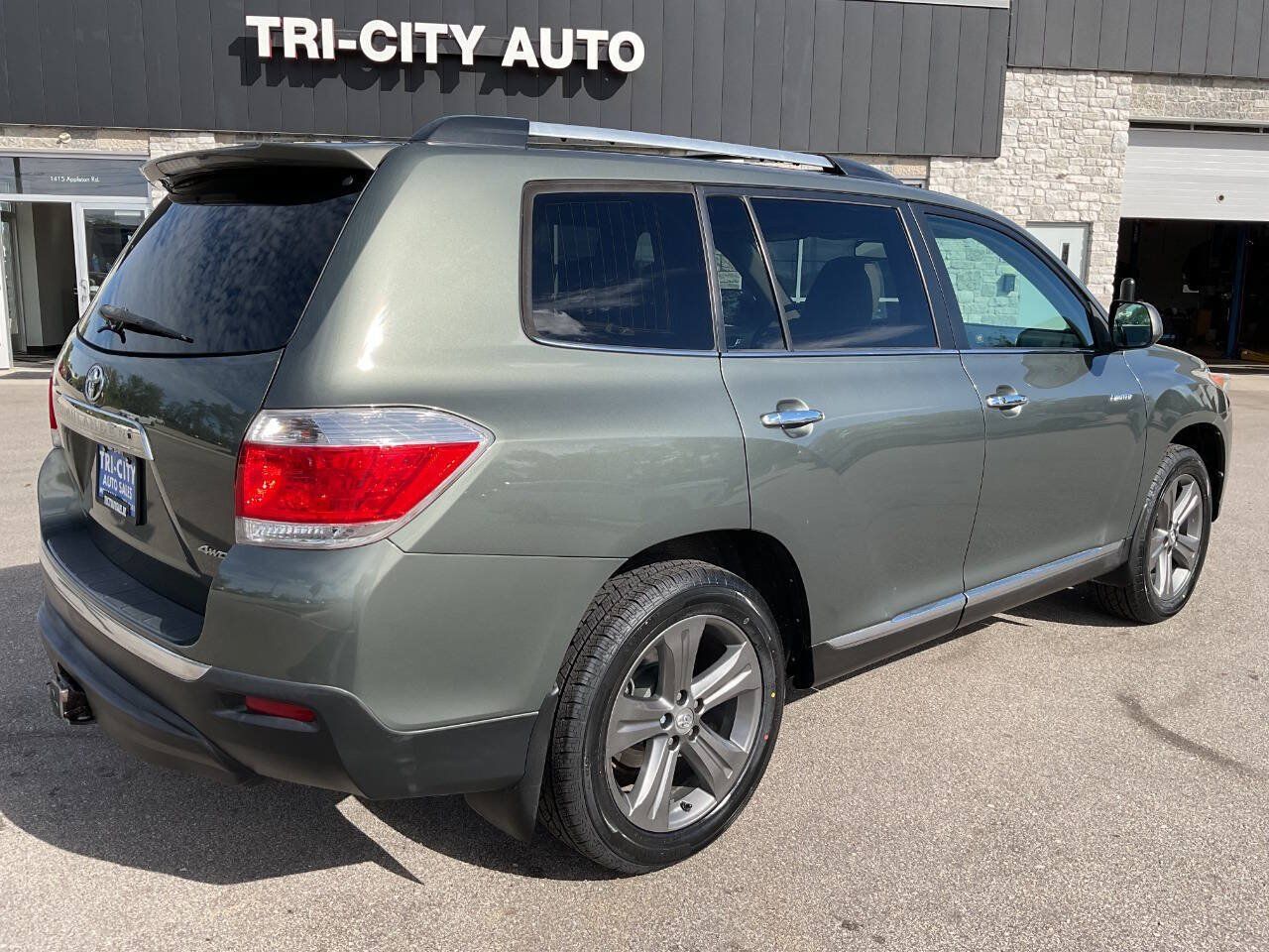 Used 2013 Toyota Highlander Limited AWD/4WD image 7