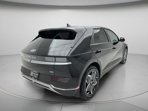Used 2024 Hyundai Ioniq 5 SEL AWD/4WD image 3
