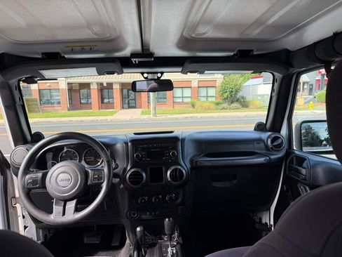 Used 2013 Jeep Wrangler Unlimited Sport image 11