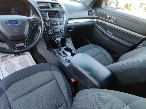Used 2018 Ford Explorer XLT image 19