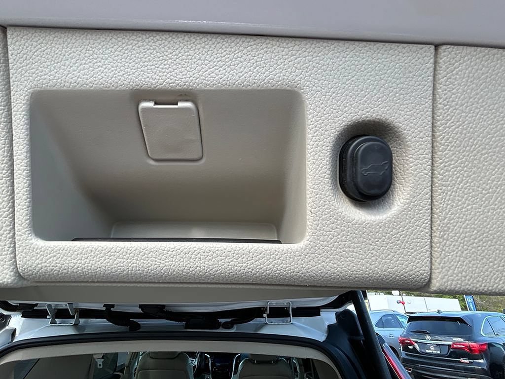 Used 2018 Cadillac Escalade Luxury AWD/4WD image 28