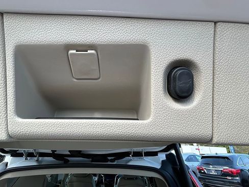 Used 2018 Cadillac Escalade Luxury AWD/4WD image 28