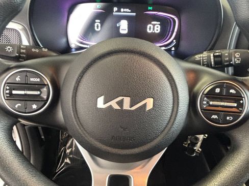 Used 2025 Kia Soul LX w/ LX Technology Package FWD image 27