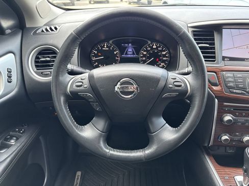 Used 2018 Nissan Pathfinder Platinum AWD/4WD image 14