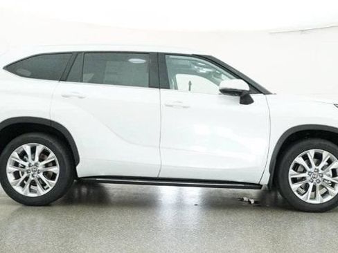 New 2026 Toyota Highlander AWD image 26