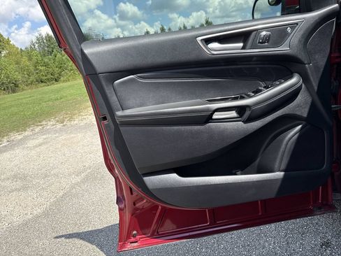 Used 2019 Ford Edge Titanium w/ Equipment Group 301A AWD/4WD image 10