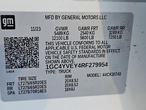 Used 2024 Chevrolet Silverado 3500 High Country w/ Technology Package image 32