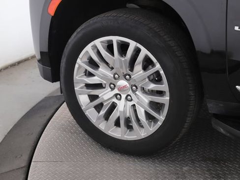 Used 2024 GMC Yukon SLT AWD/4WD image 13