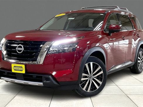 Used 2024 Nissan Pathfinder Platinum w/ Cargo Package image 2