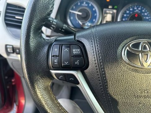 Used 2020 Toyota Sienna XLE w/ Carpet Mat Package FWD image 6