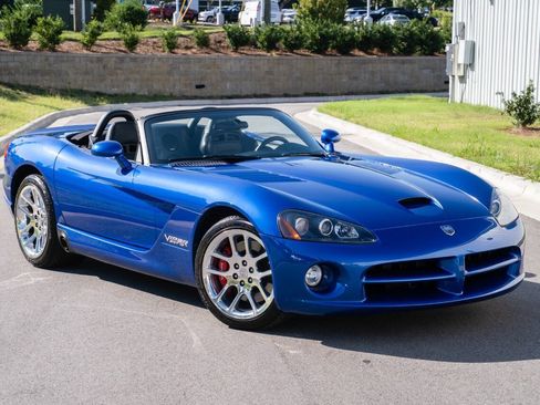 Used 2006 Dodge Viper SRT-10 RWD image 2