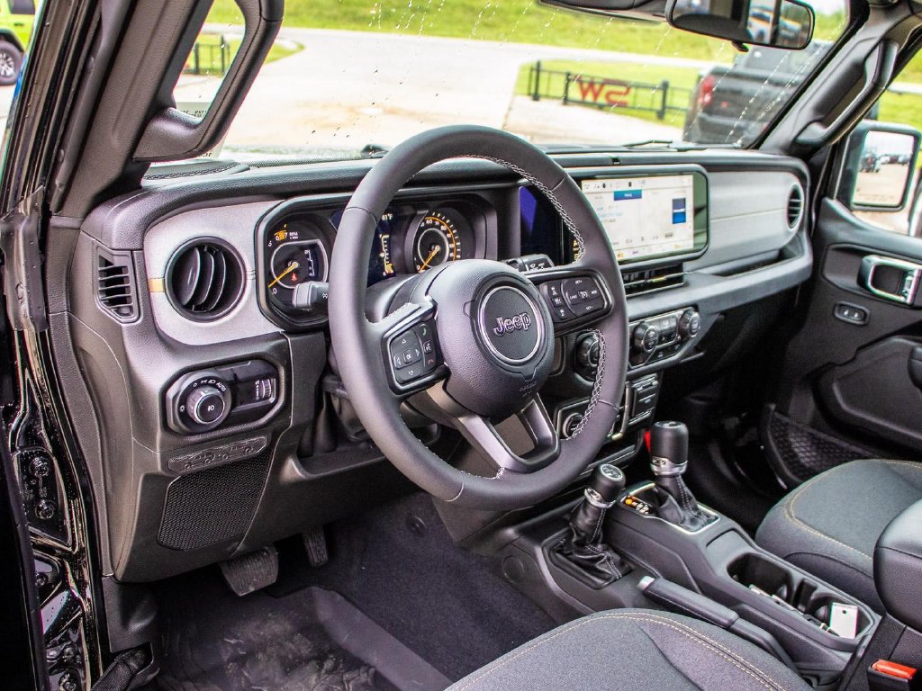 Used 2025 Jeep Wrangler Unlimited Sport AWD/4WD image 29