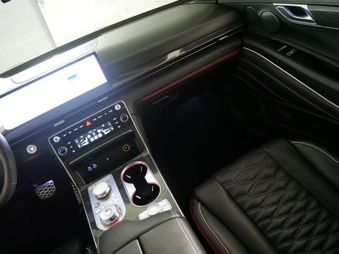 Certified 2025 Genesis GV80 3.5T e-SC AWD/4WD image 11
