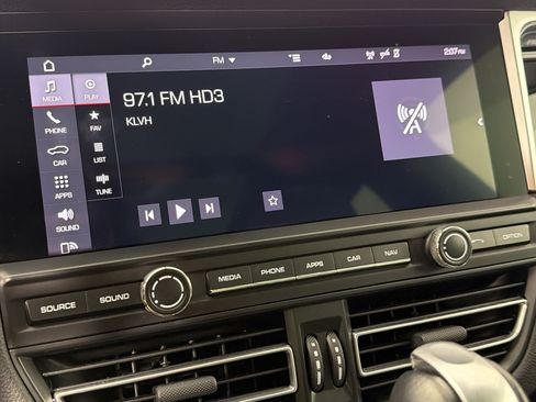 Certified 2021 Porsche Macan AWD/4WD image 21