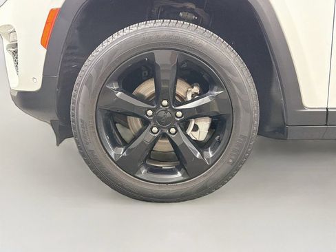 Used 2023 Jeep Grand Cherokee Limited w/ Luxury Tech Group II AWD/4WD image 33