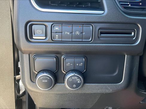 Used 2024 Chevrolet Tahoe LT RWD image 13