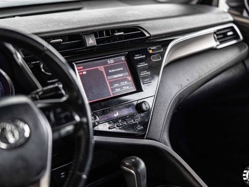 Used 2018 Toyota Camry SE image 19