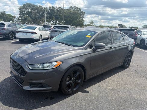 Used 2016 Ford Fusion SE FWD image 3