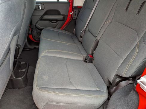 Used 2025 Jeep Wrangler Unlimited Sahara AWD/4WD image 25