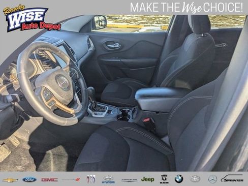 Used 2016 Jeep Cherokee Latitude w/ Cold Weather Group image 8