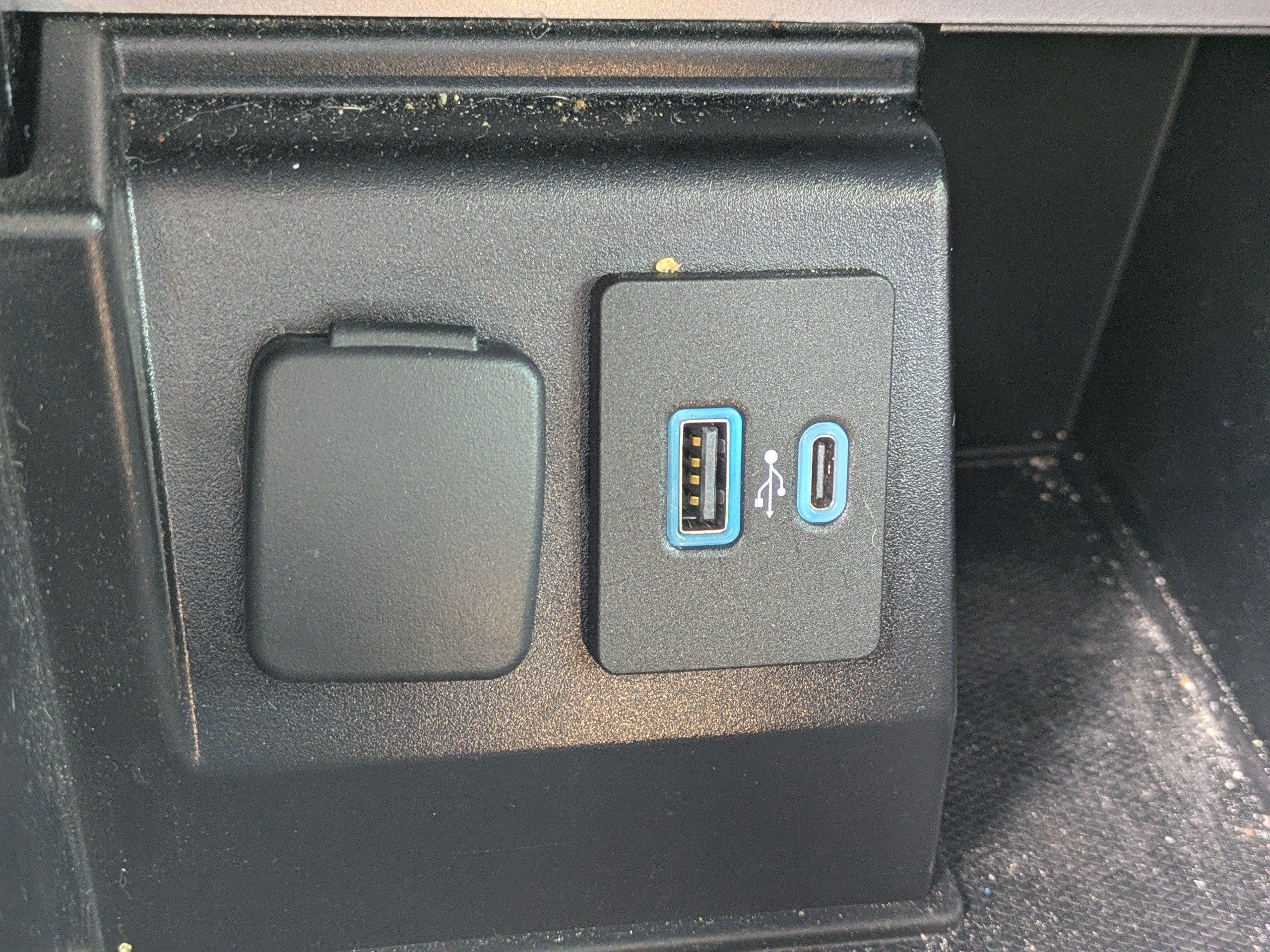 Certified 2020 Ford Explorer XLT w/ Equipment Group 202A RWD image 28