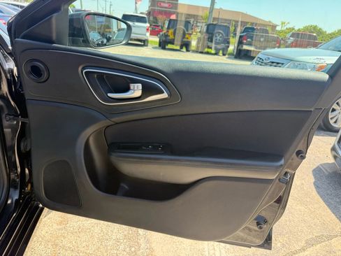 Used 2015 Chrysler 200 Limited w/ Convenience Group image 20