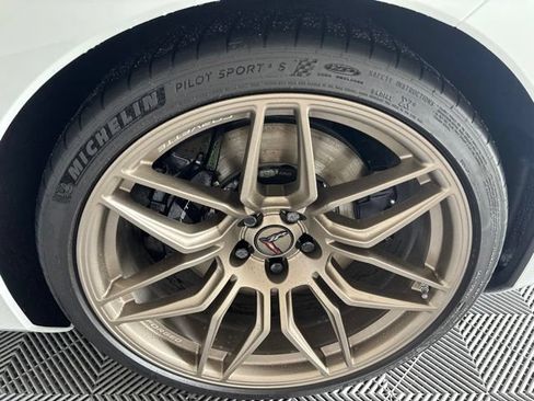 Used 2024 Chevrolet Corvette Stingray Premium Cpe w/ Z51 Performance Package RWD image 38