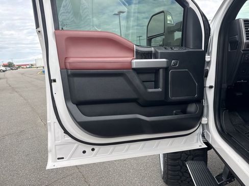 Used 2019 Ford F250 Platinum w/ FX4 Off-Road Package image 18