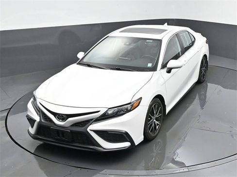 Used 2023 Toyota Camry SE w/ Cold Weather Package image 21