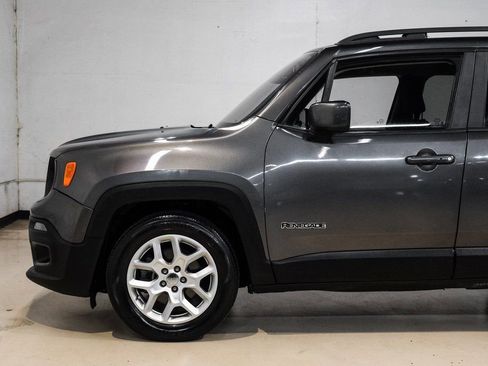 Used 2018 Jeep Renegade Latitude image 16