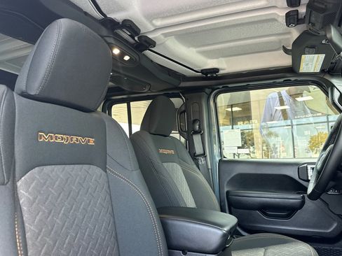 New 2025 Jeep Gladiator Mojave w/ Convenience Group image 16