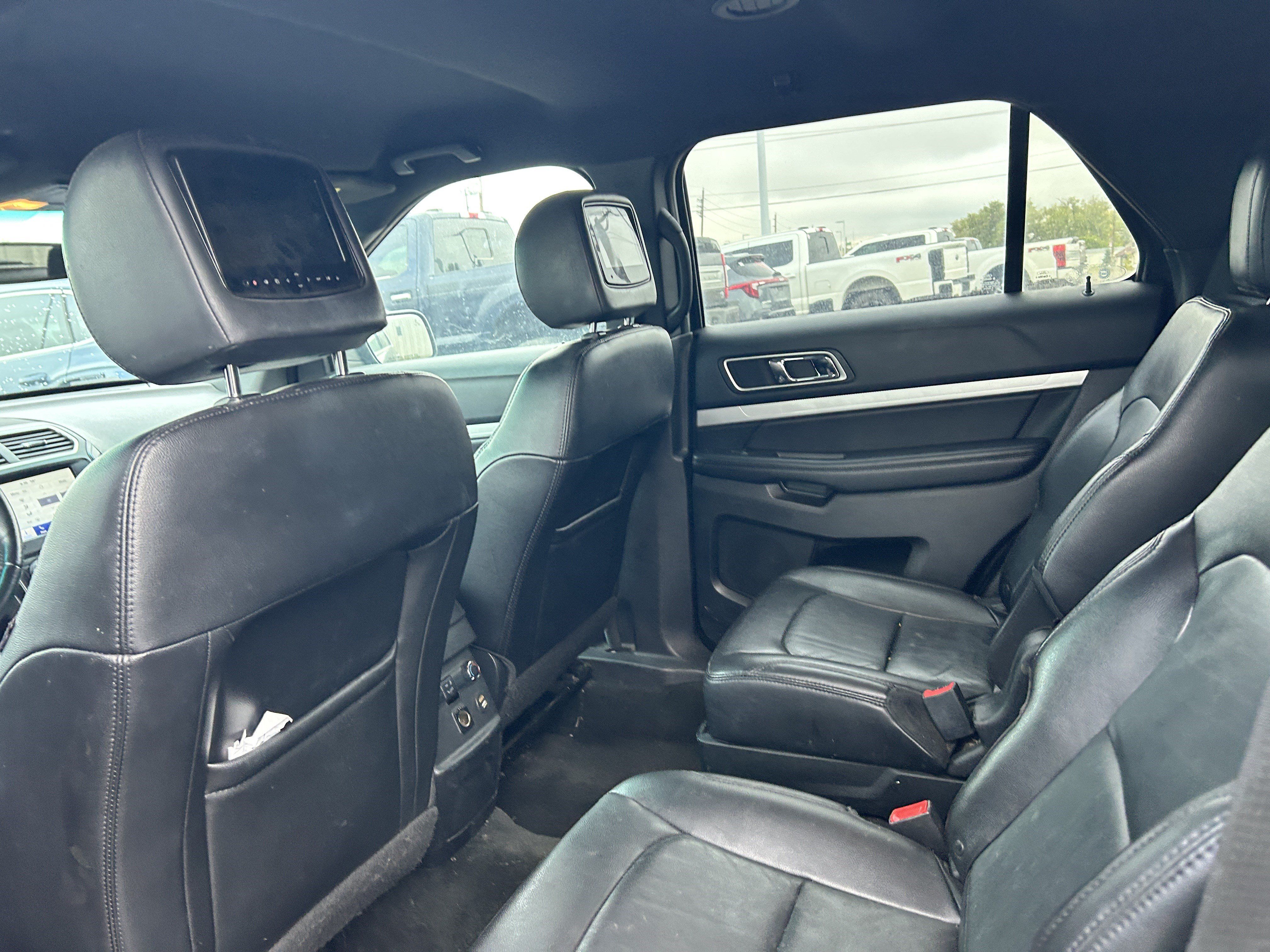 Used 2017 Ford Explorer XLT w/ Equipment Group 202A AWD/4WD image 10