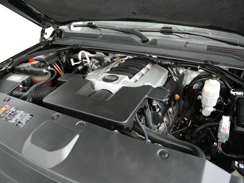 Used 2018 Cadillac Escalade Premium Luxury image 60