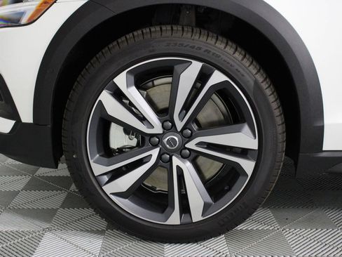 New 2026 Volvo V60 B5 Cross Country Plus w/ Climate Package image 13