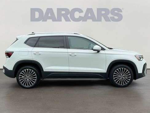 Used 2025 Volkswagen Taos SE FWD image 8