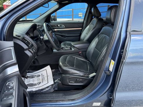 Used 2018 Ford Explorer XLT w/ Equipment Group 202A AWD/4WD image 10