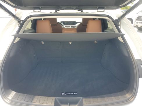 Used 2022 Lexus UX 200 w/ Premium Package FWD image 8