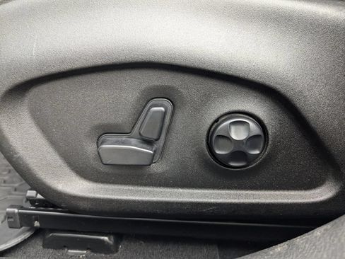 Used 2018 Jeep Renegade Limited FWD image 23